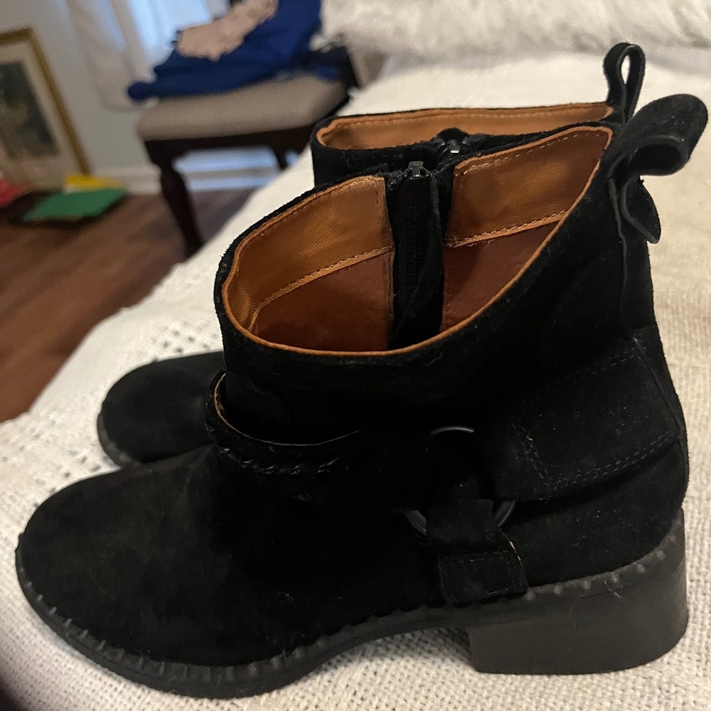 Brand new Kenneth Cole boot